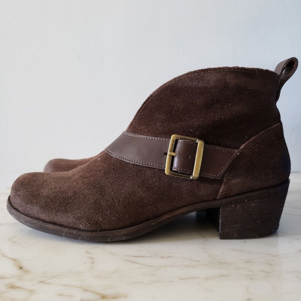 UGG Brown Suede Wright Belted Ankle Bootie Size 7